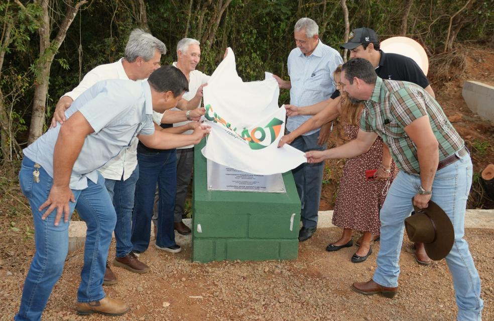 Prefeitura entrega ponte no Distrito de Santo Antônio do Rio Verde
