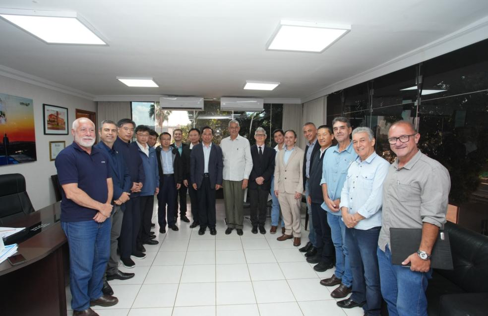Comitiva chinesa visita Catalão para conhecer potencial em terras raras