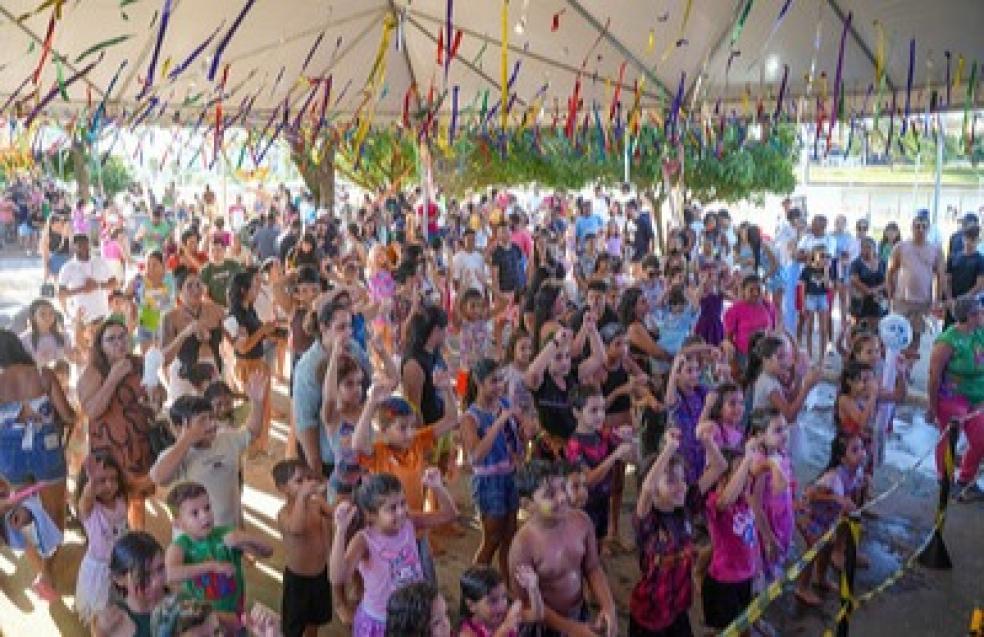 Personagens temáticos e animação marcam o encerramento da Super Matinê